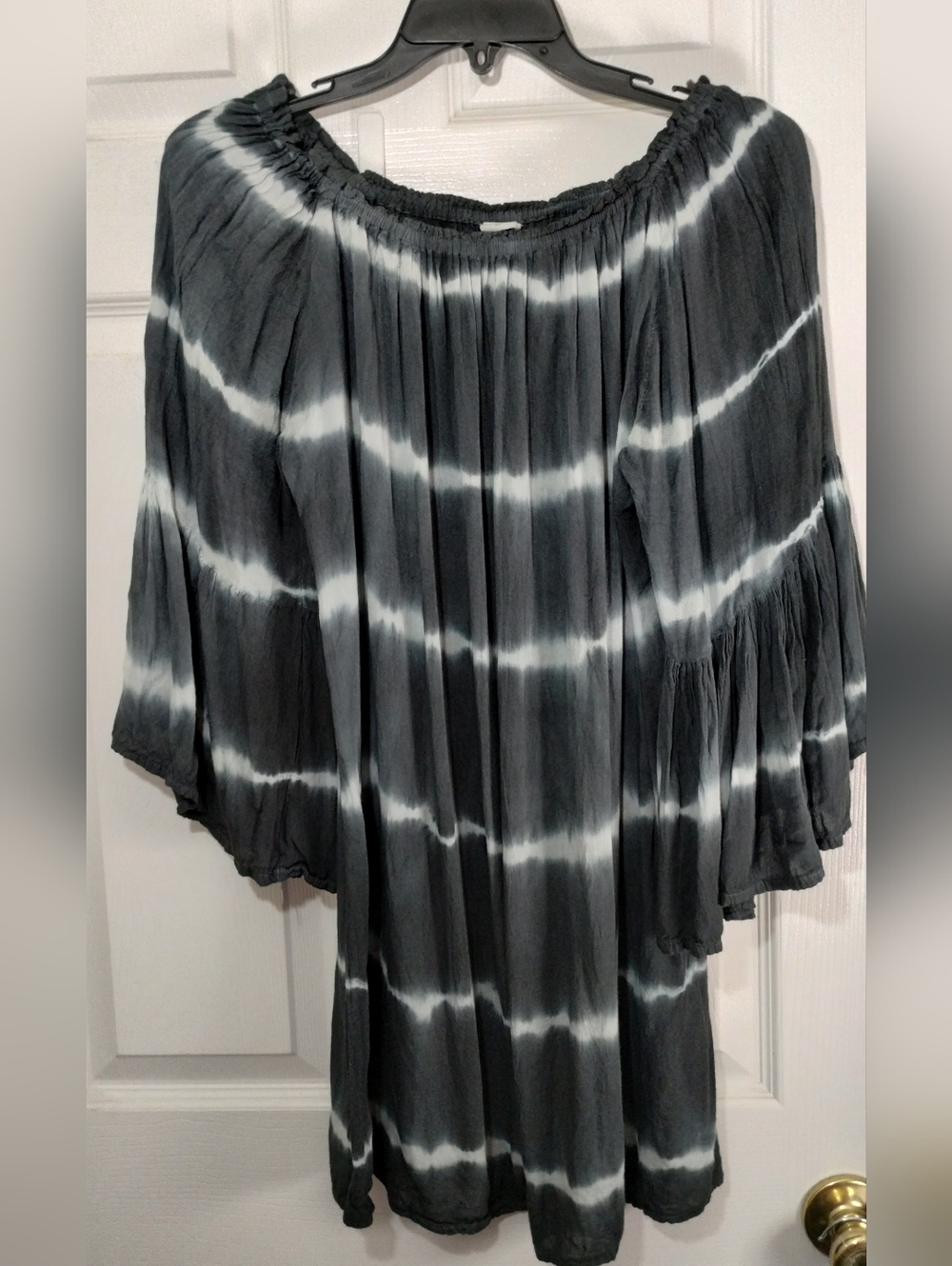 Gray & White Tie-Dye Off The Shoulder Flowy Sleeve Blouse